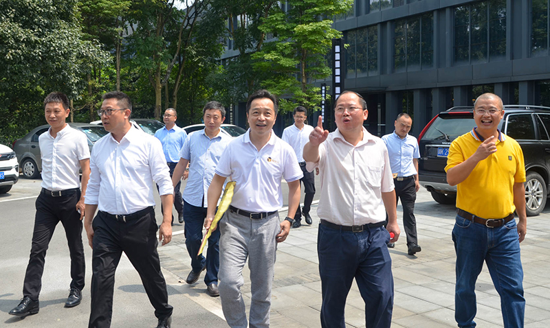 香港有利集團蒞臨川威連界基地考察交流(圖2)