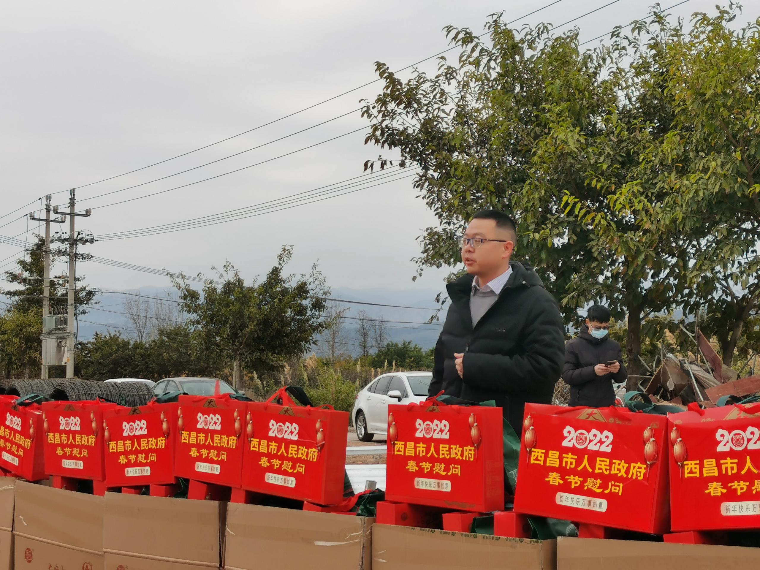 加倍鼓舞  眾志成城戰新春 ——西昌市副市長慰問春節期奮戰在海南鄉村振興二期項目參戰人員