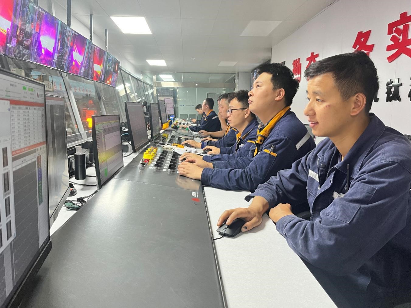 風雨多經志彌堅 氣貫長虹渡關山——釩鈦科技板材生產突破13萬噸大關紀實(圖6)