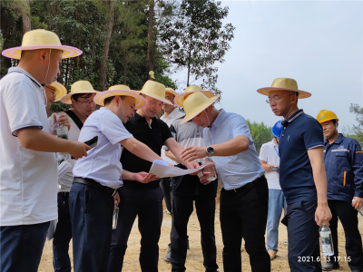 集團公司王勁董事長視察穹窿植物園建設現場